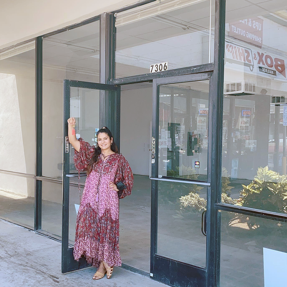 Lerida Mojica, owner of NY Cake Pops, shows off the keys to her new LA-based location in the Fairfax District