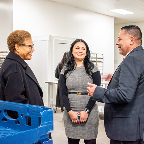 pictured left to right: LA City Mayor Karen Bass with Fresh Start Healthy Meals CEOs, Veronica Alcaraz and Juan Carlos Saucedo